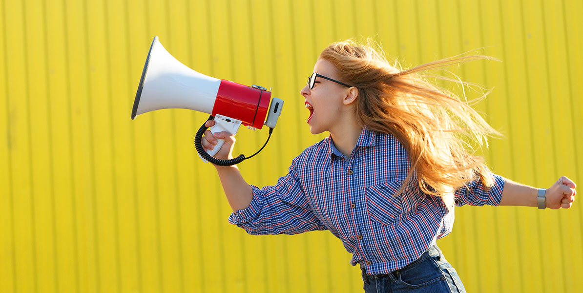 marketingtipps Frau mit Megaphon